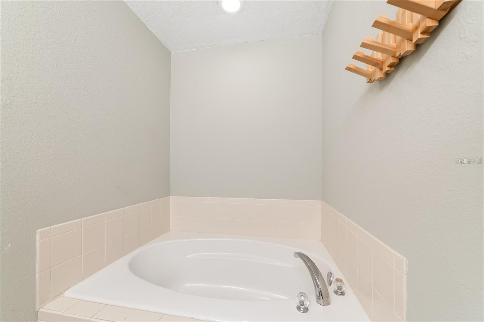 Listing photo id 24 for 2256 Lake Pointe Circle