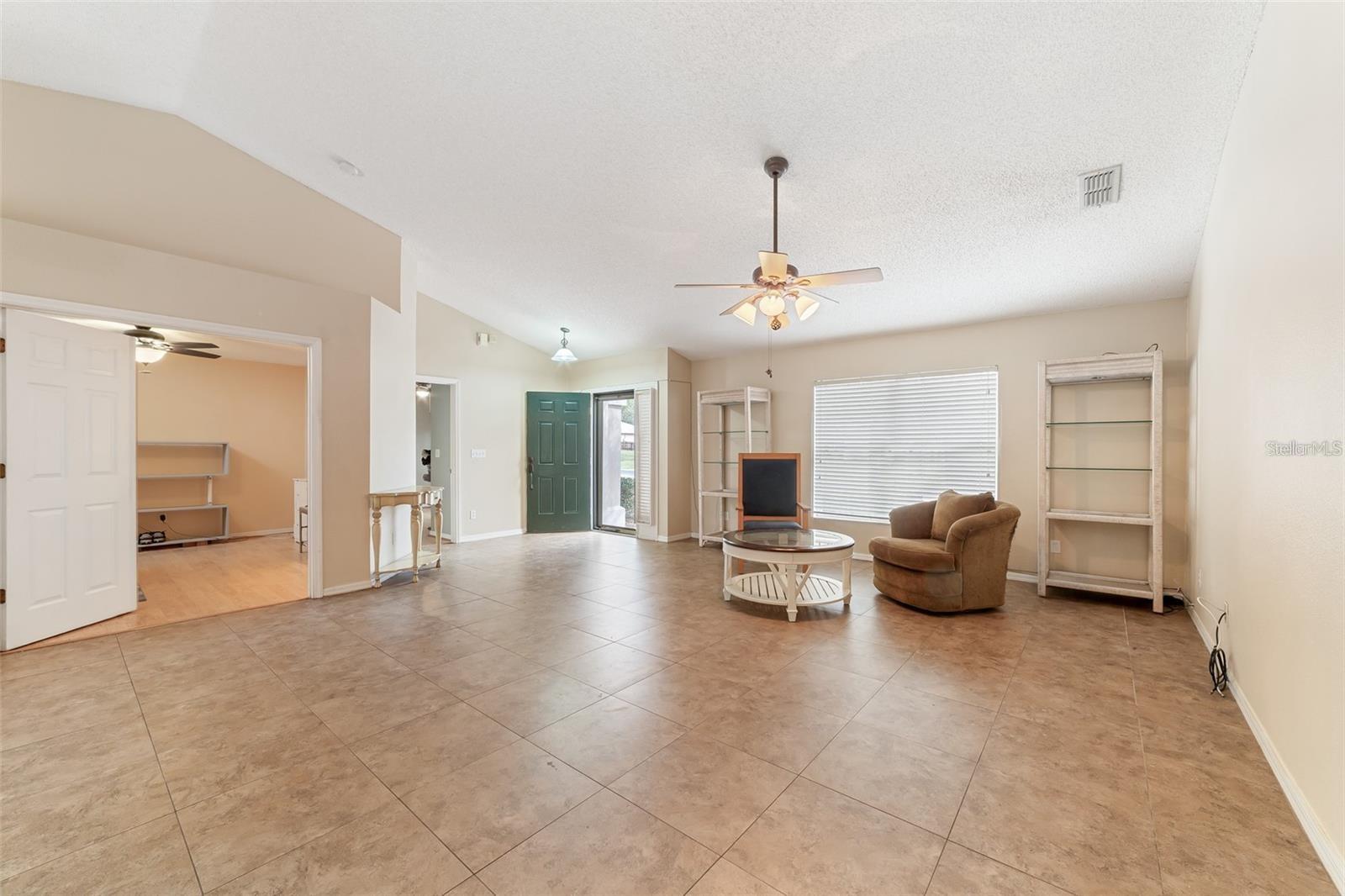 Listing photo id 5 for 2256 Lake Pointe Circle