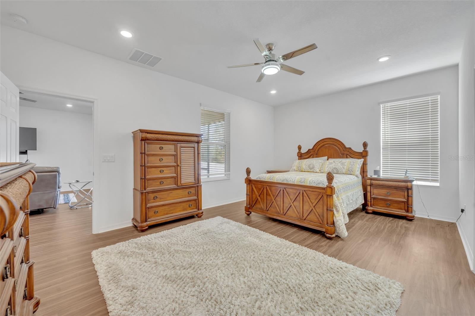 Image 22 of 40 For 4249 Beargrass Street