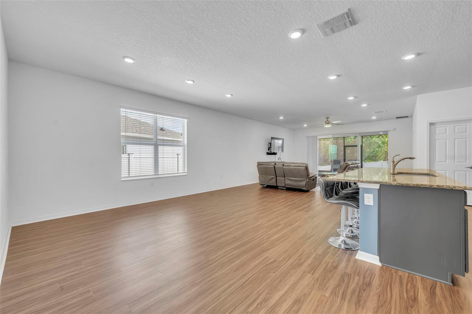 Image 5 of 40 For 4249 Beargrass Street