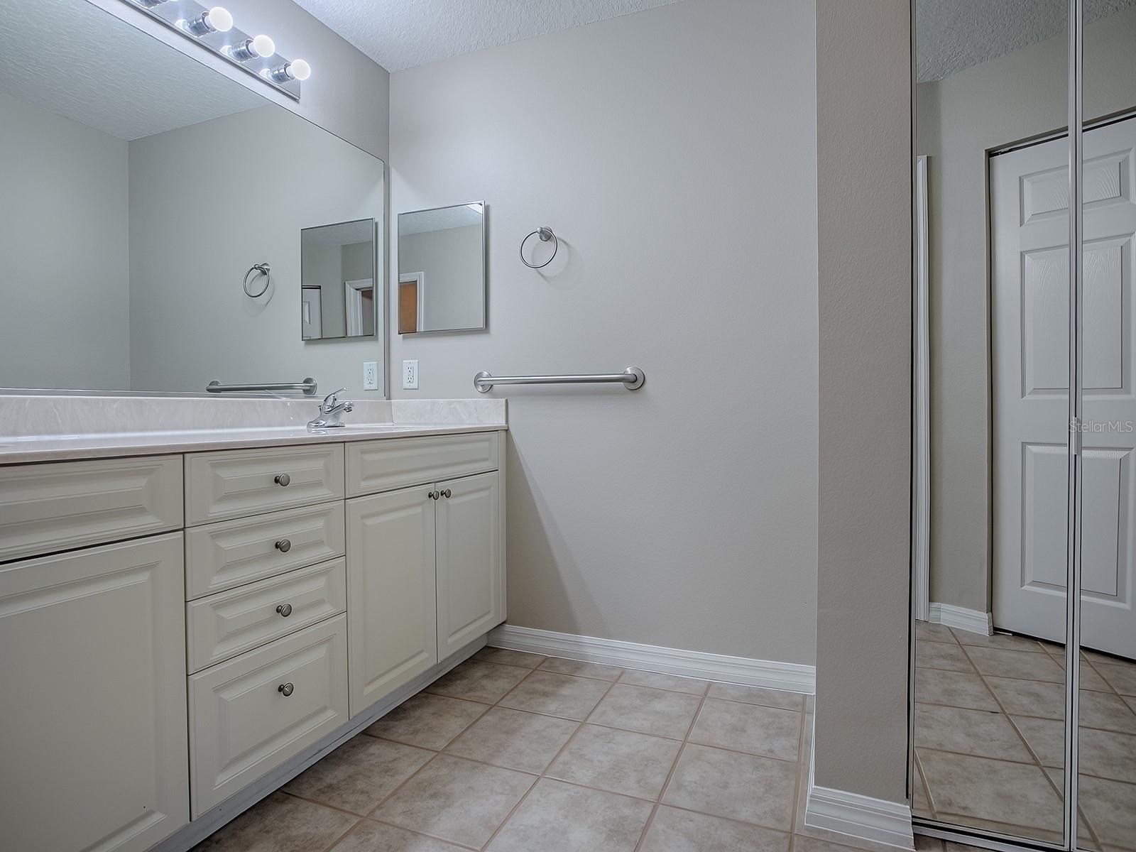 Image 14 of 18 For 5318 Edgewater Way 10