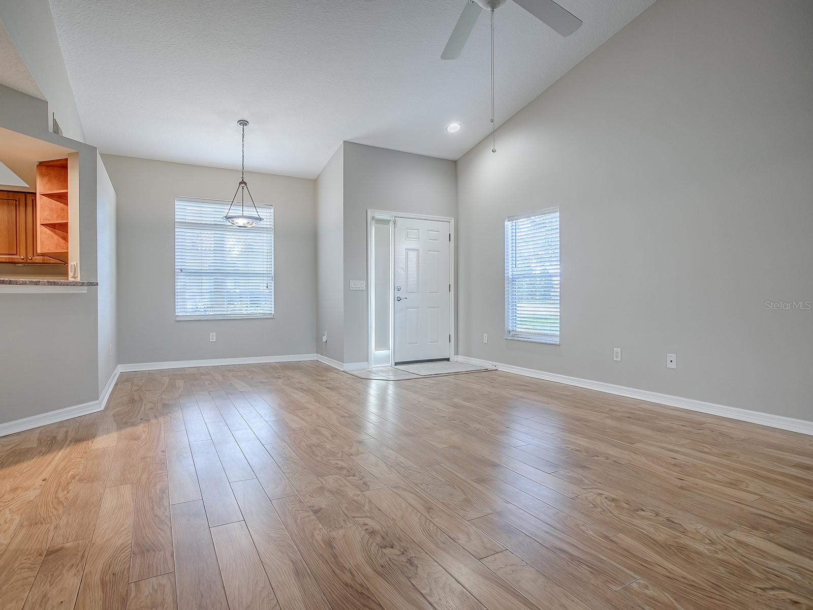 Image 2 of 18 For 5318 Edgewater Way 10