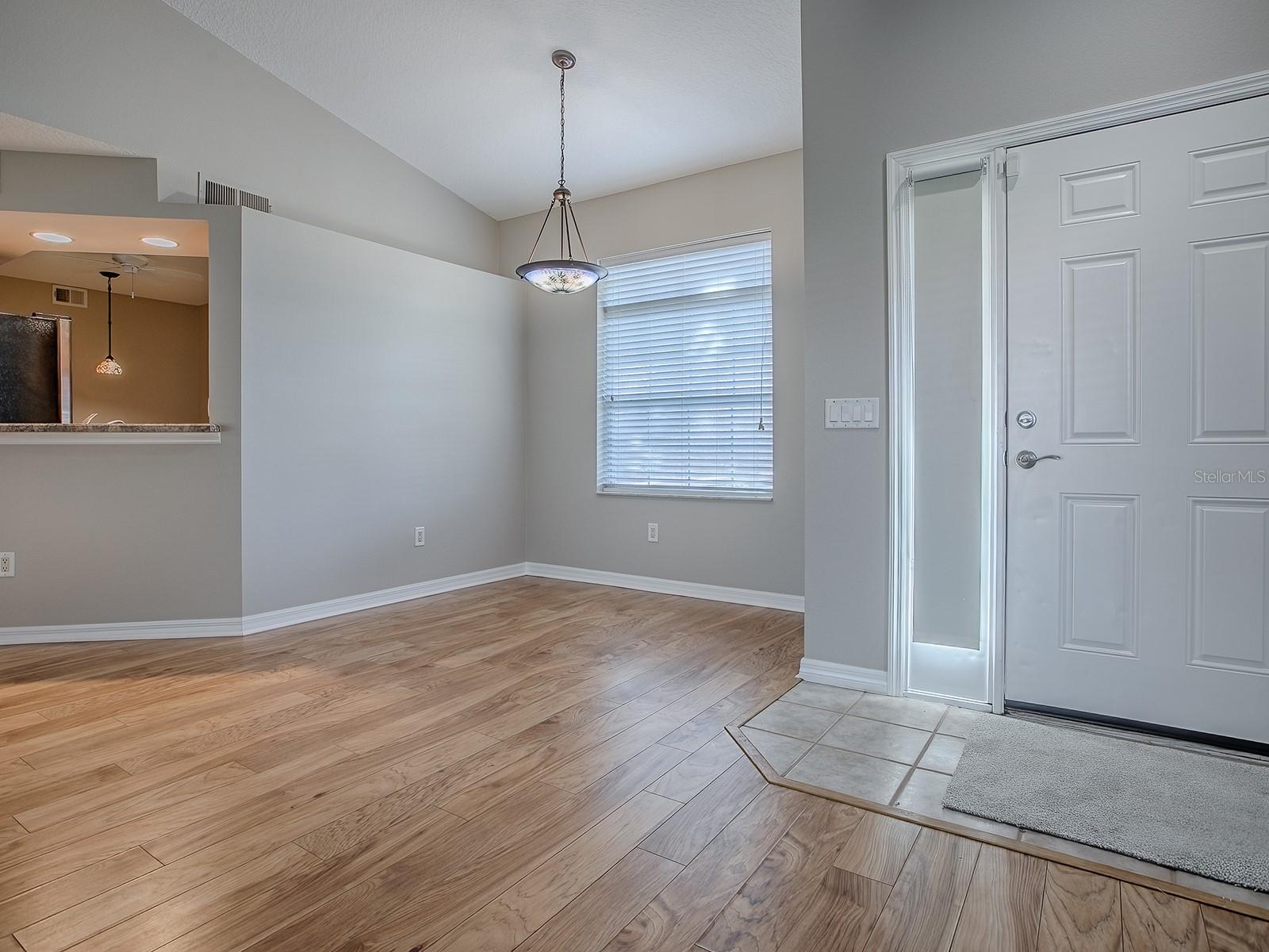 Image 3 of 18 For 5318 Edgewater Way 10