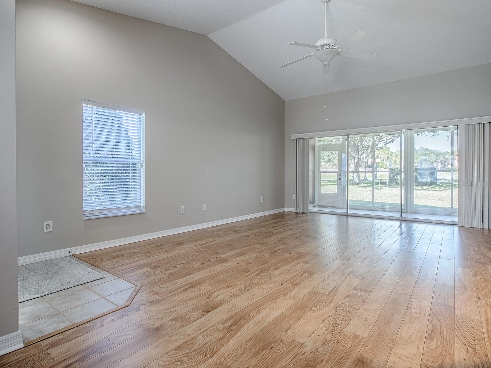 Image 5 of 18 For 5318 Edgewater Way 10