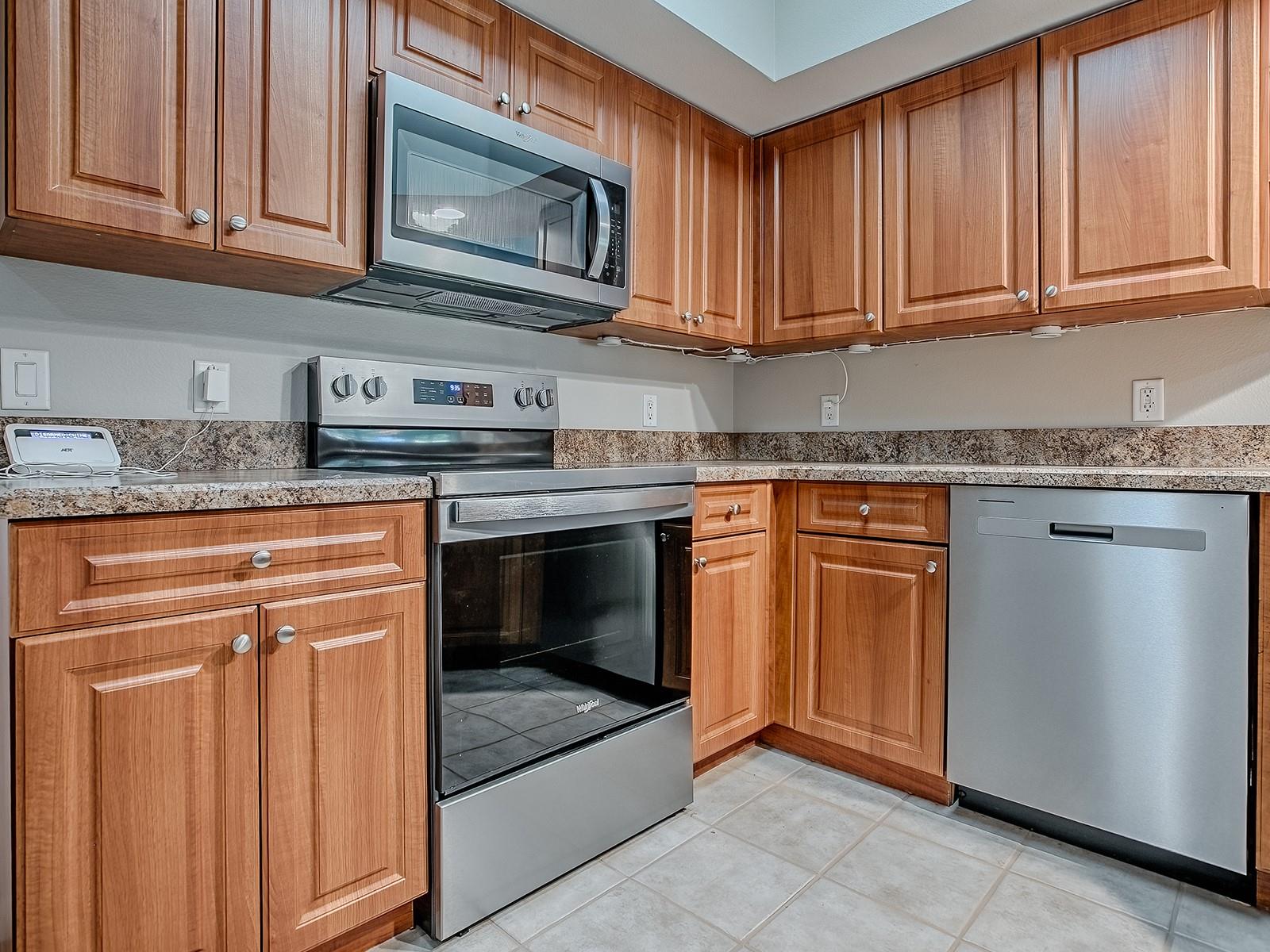 Image 8 of 18 For 5318 Edgewater Way 10