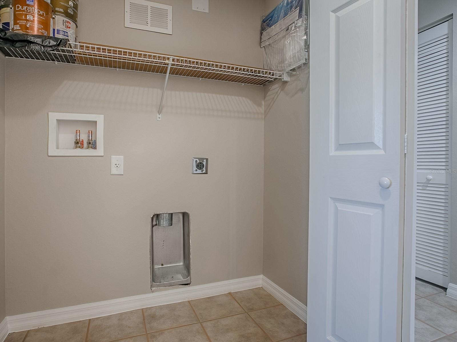 Image 9 of 18 For 5318 Edgewater Way 10