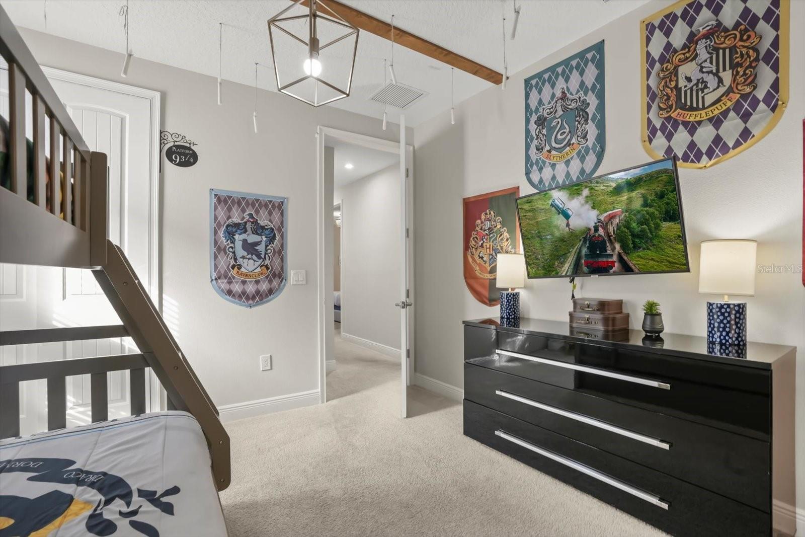 Image 14 of 49 For 421 Southfield Street