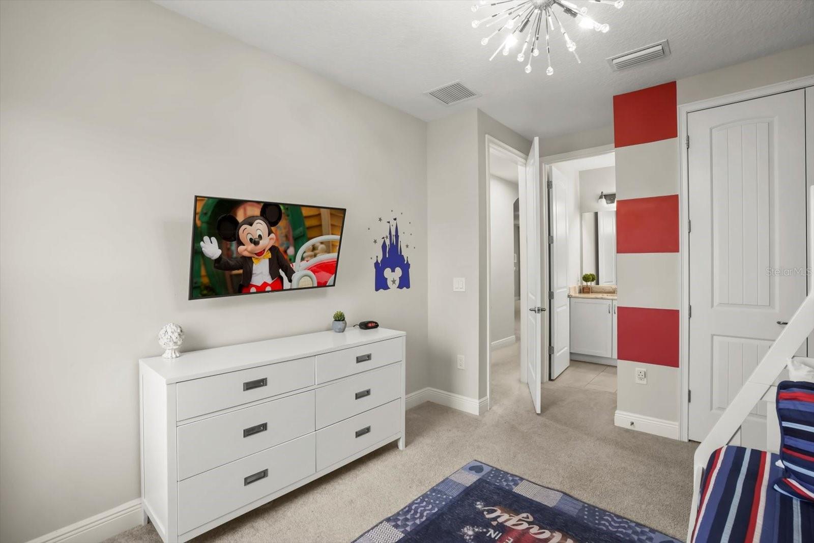 Image 16 of 49 For 421 Southfield Street