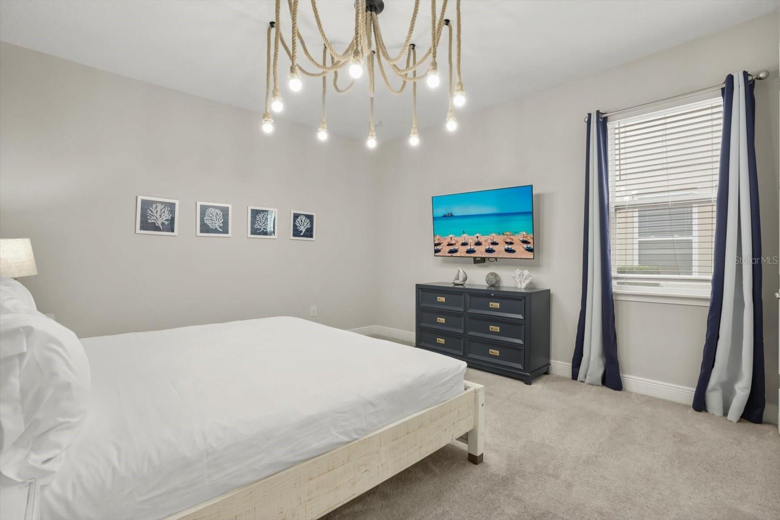 Image 18 of 49 For 421 Southfield Street