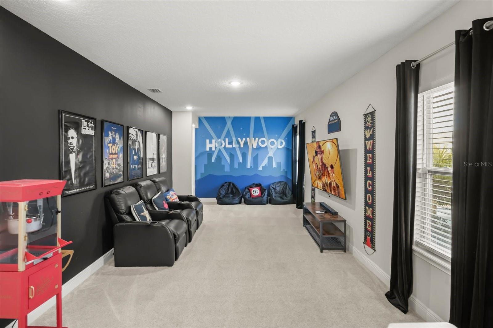 Image 21 of 49 For 421 Southfield Street