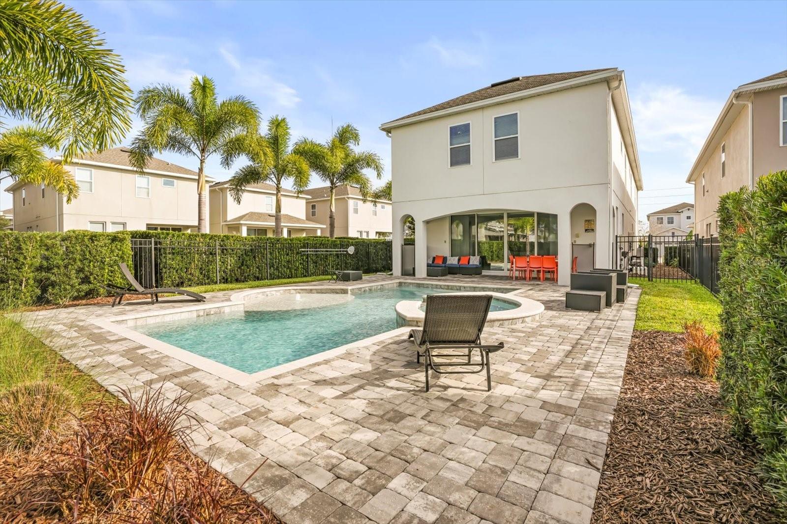 Image 33 of 49 For 421 Southfield Street