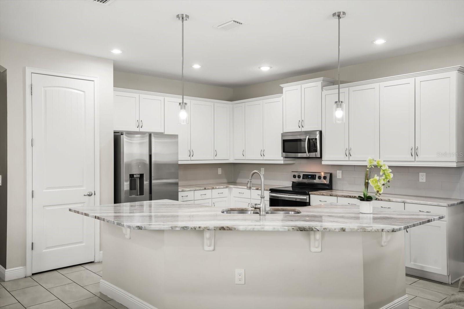 Image 5 of 49 For 421 Southfield Street