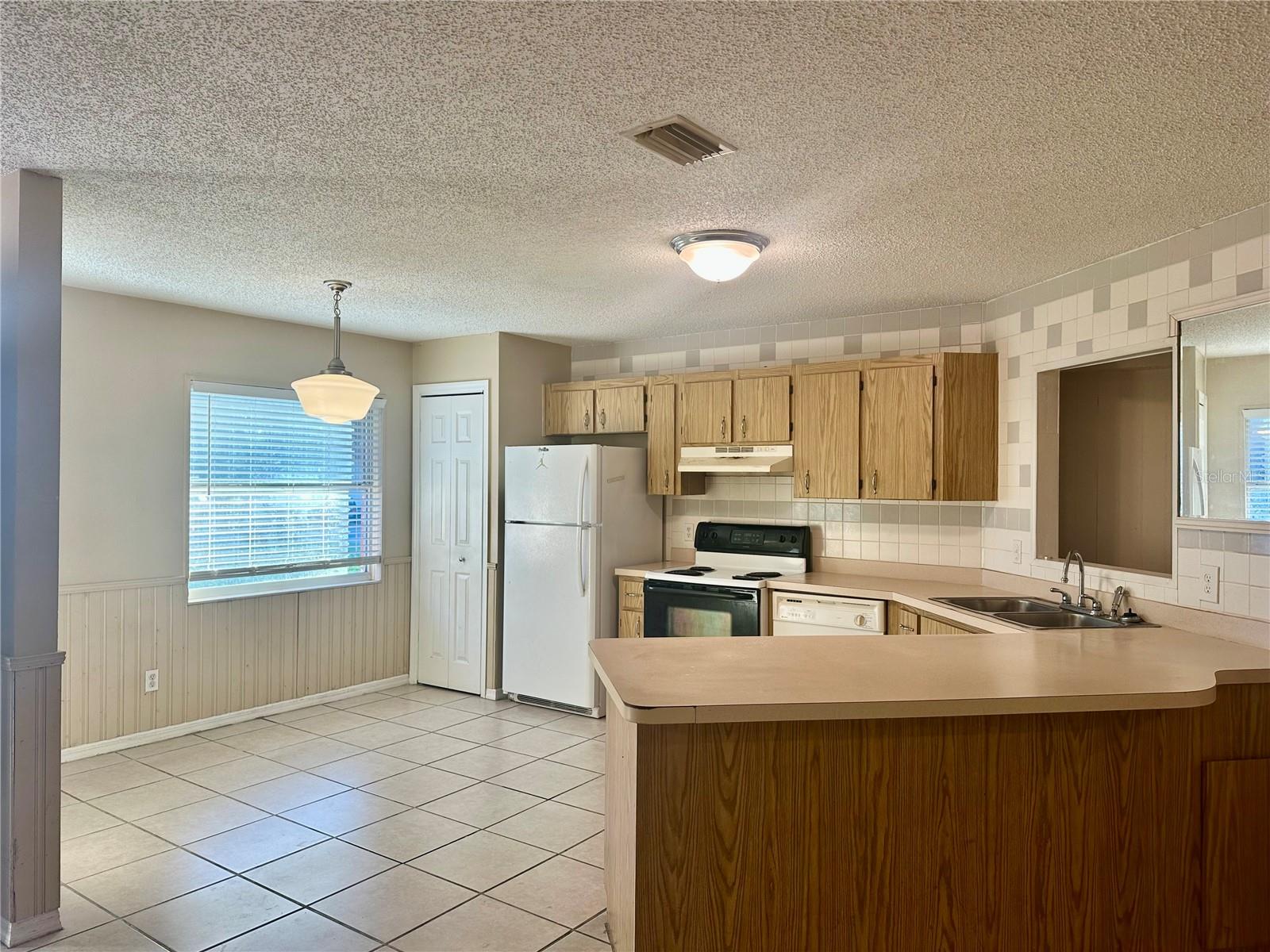 Image 4 of 18 For 2315 Centennial Boulevard