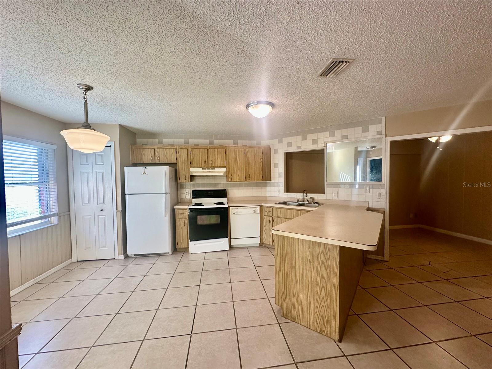 Image 5 of 18 For 2315 Centennial Boulevard