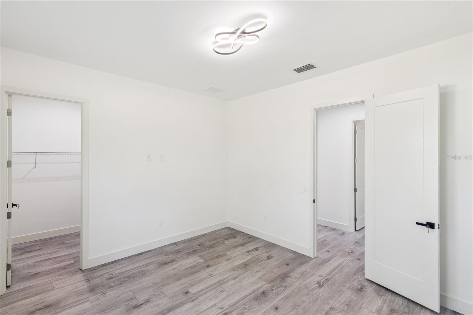 Image 32 of 46 For 9531 Mid Summer Lane