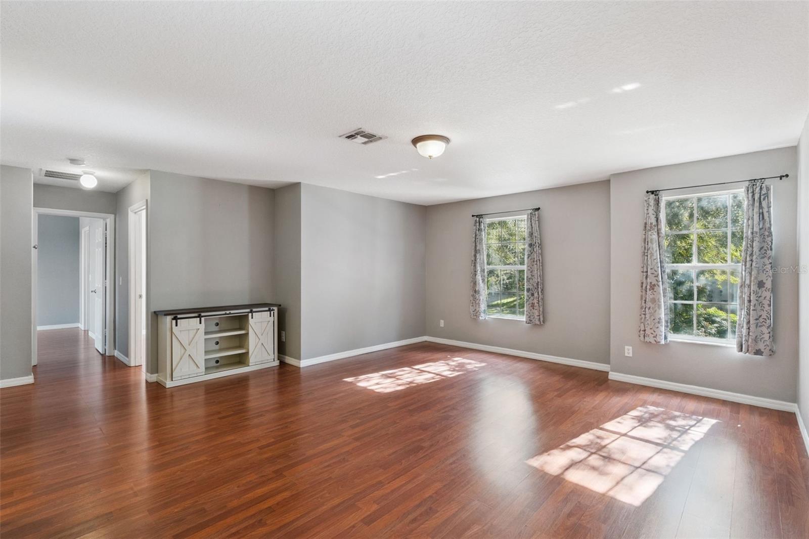 Image 19 of 53 For 297 Sky Valley Street