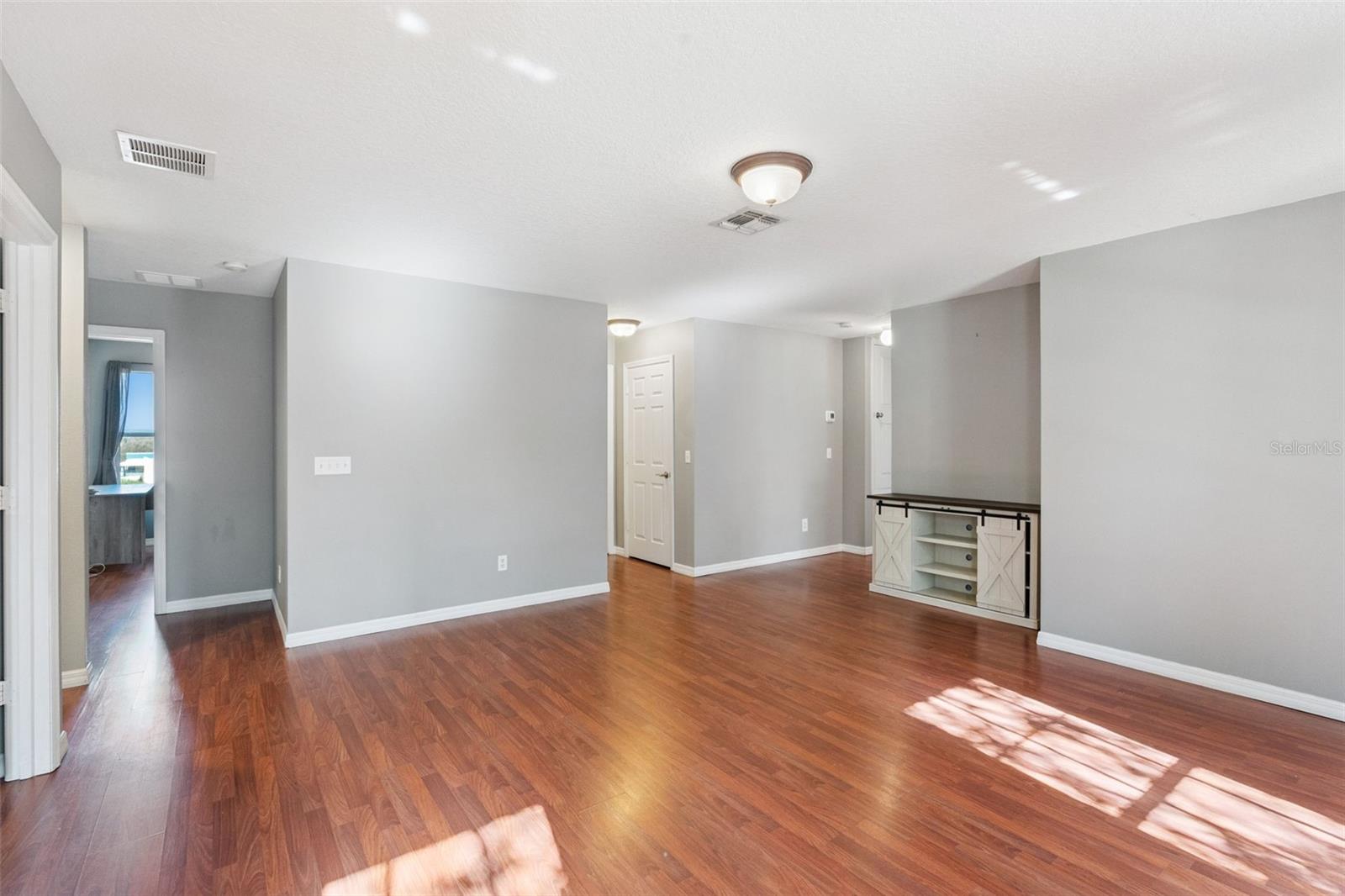 Image 20 of 53 For 297 Sky Valley Street