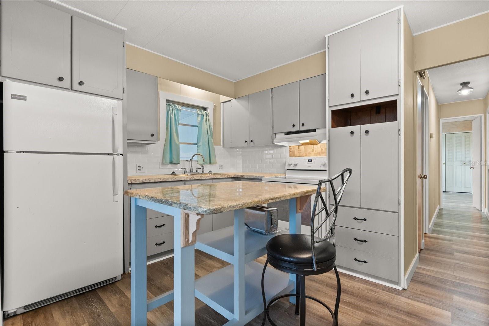 Image 10 of 27 For 465 Marina Lane