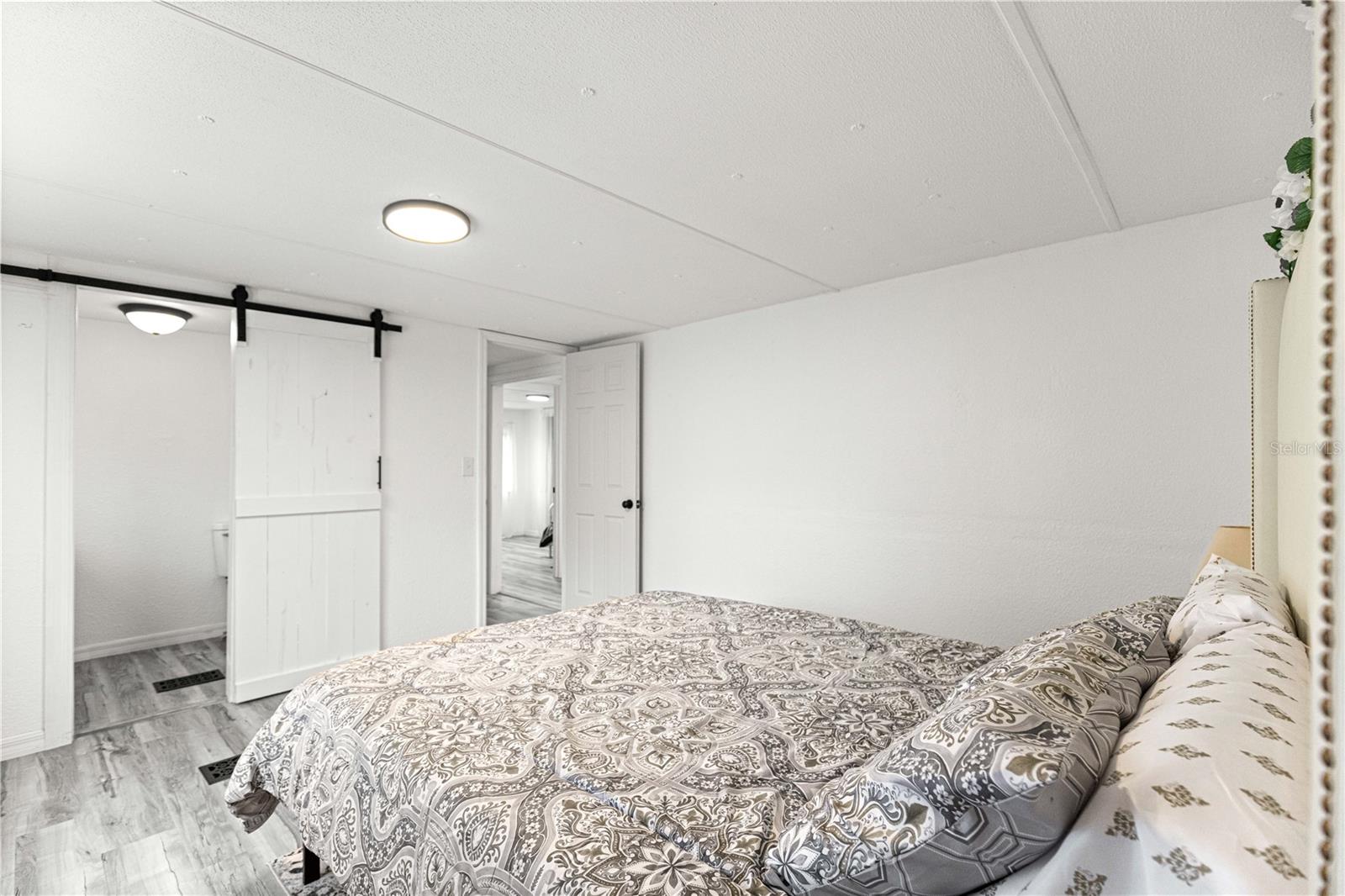 Image 16 of 41 For 18487 18th Street Road