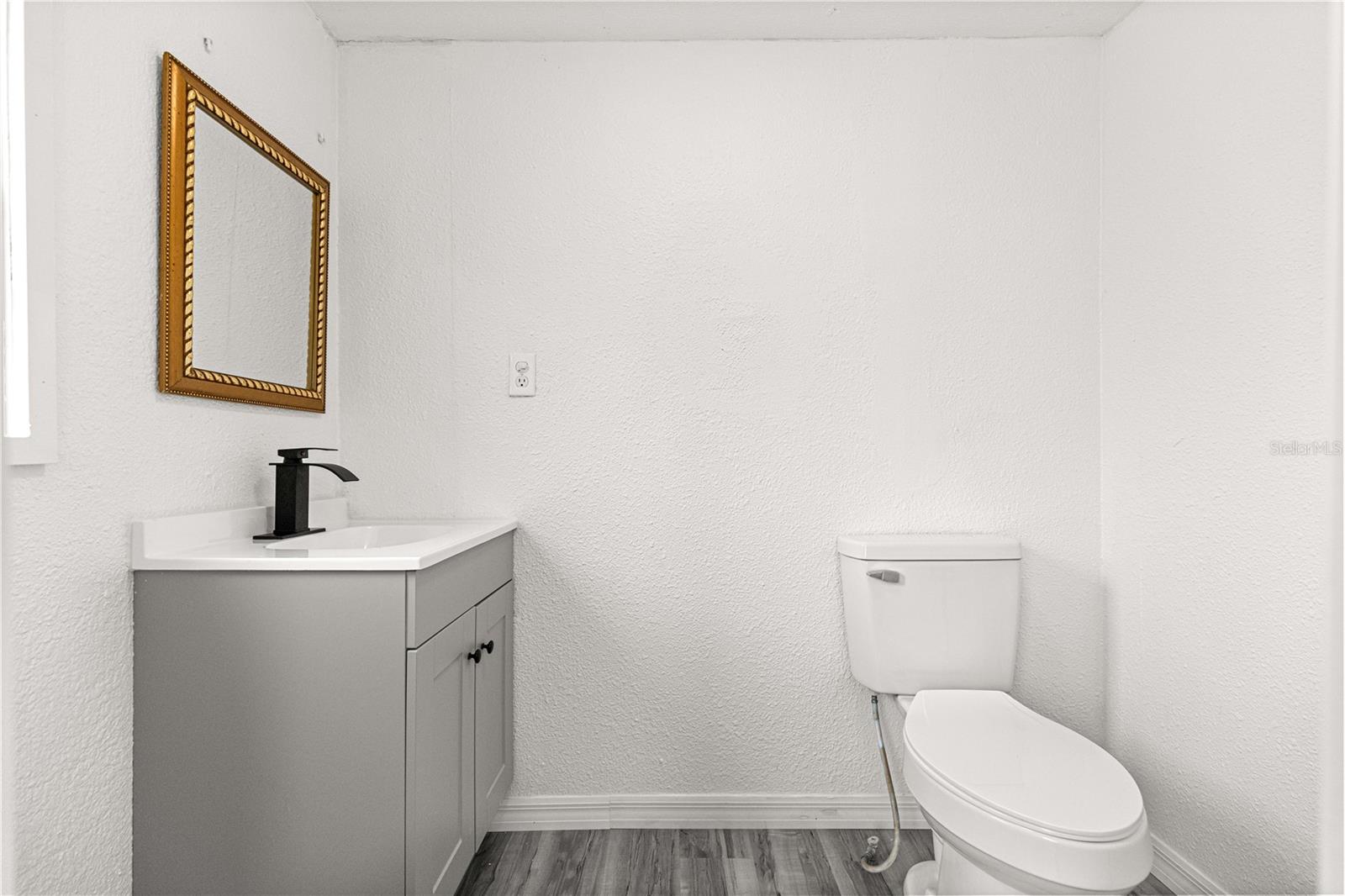 Image 20 of 41 For 18487 18th Street Road