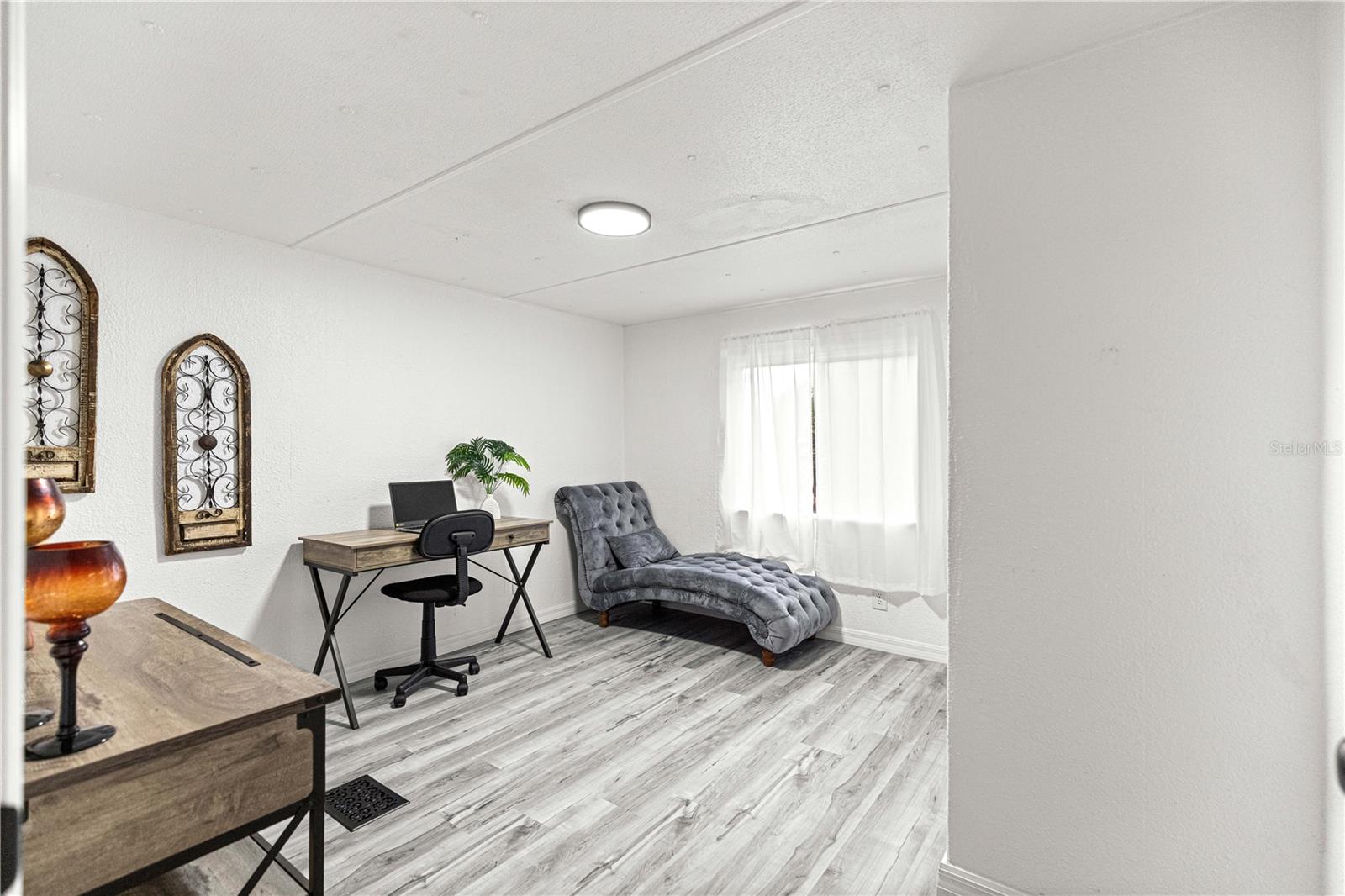 Image 21 of 41 For 18487 18th Street Road