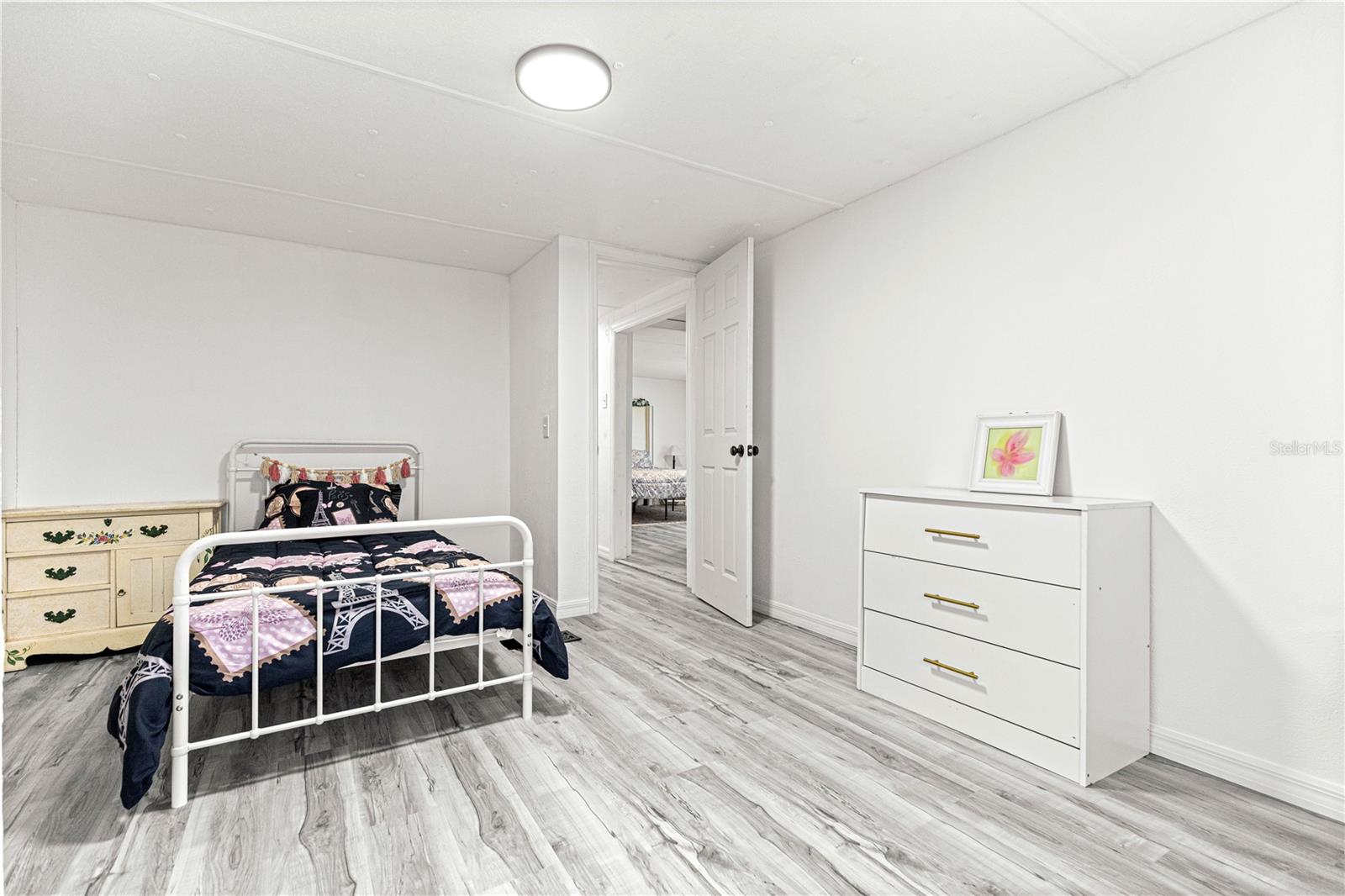 Image 24 of 41 For 18487 18th Street Road