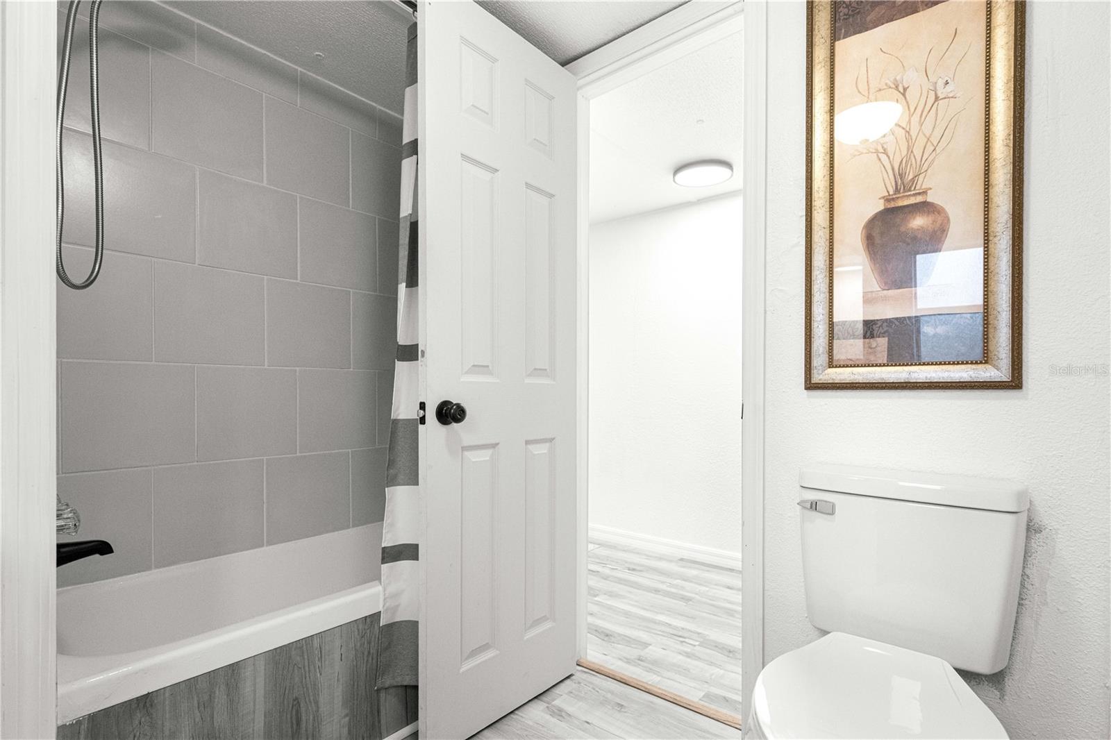 Image 25 of 41 For 18487 18th Street Road