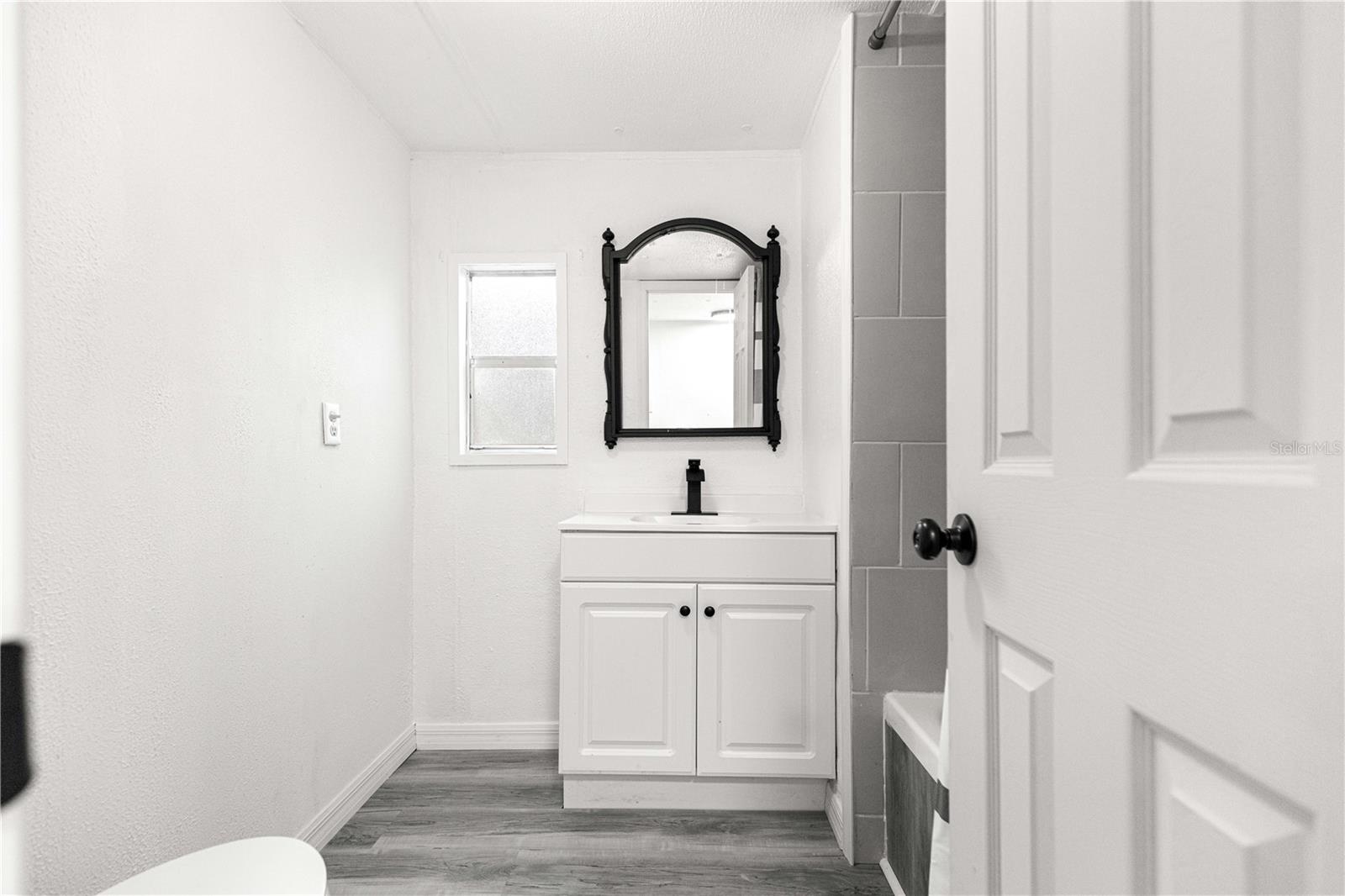 Image 26 of 41 For 18487 18th Street Road