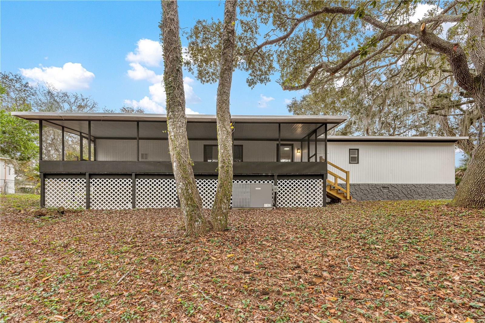 Image 29 of 41 For 18487 18th Street Road