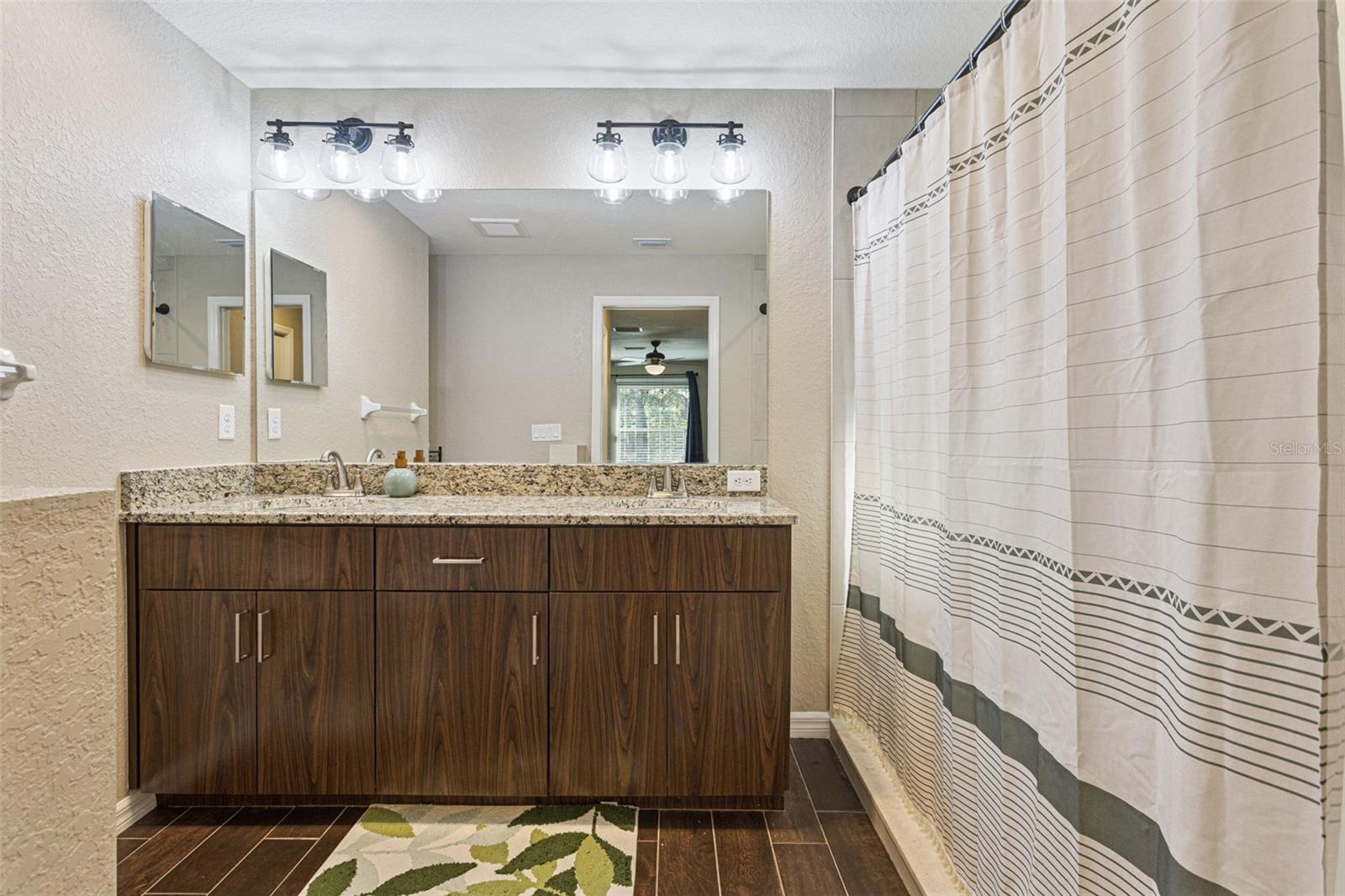 Image 17 of 37 For 33134 Easter Drive