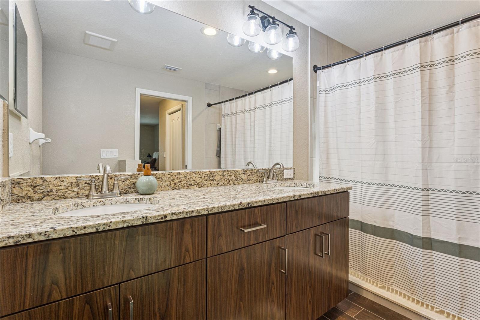 Image 18 of 37 For 33134 Easter Drive