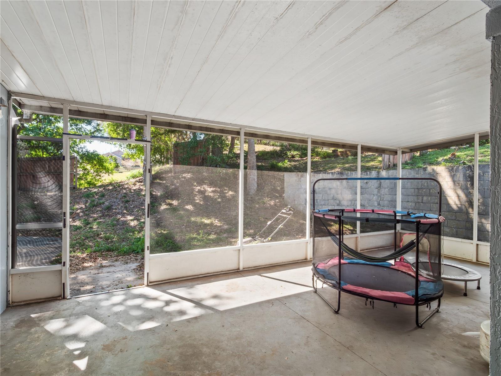 Image 13 of 15 For 834 High Pointe Circle