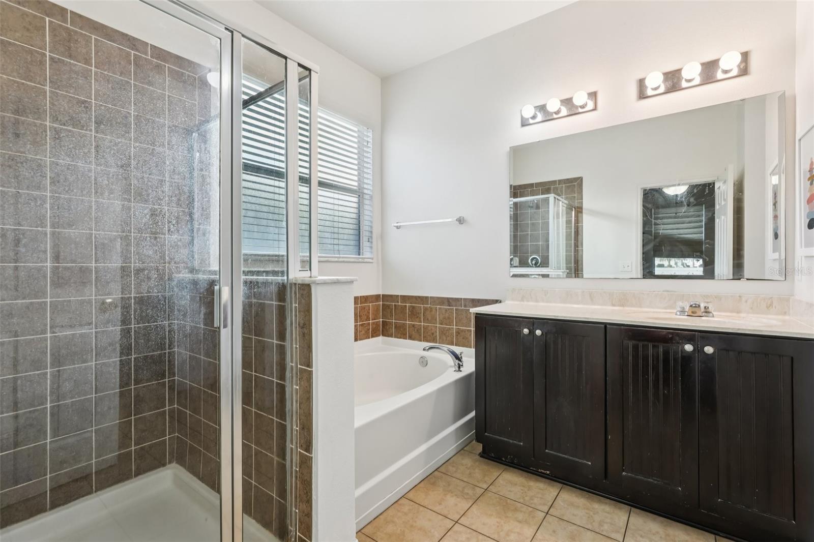 Image 27 of 37 For 1689 Strathmore Circle