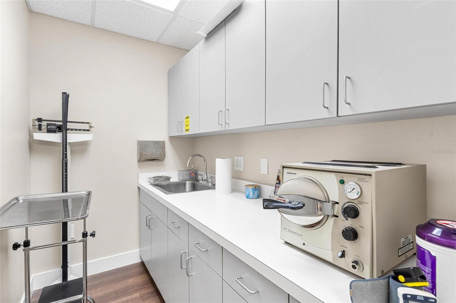 Image 10 of 33 For 920 Rolling Acres Road 201