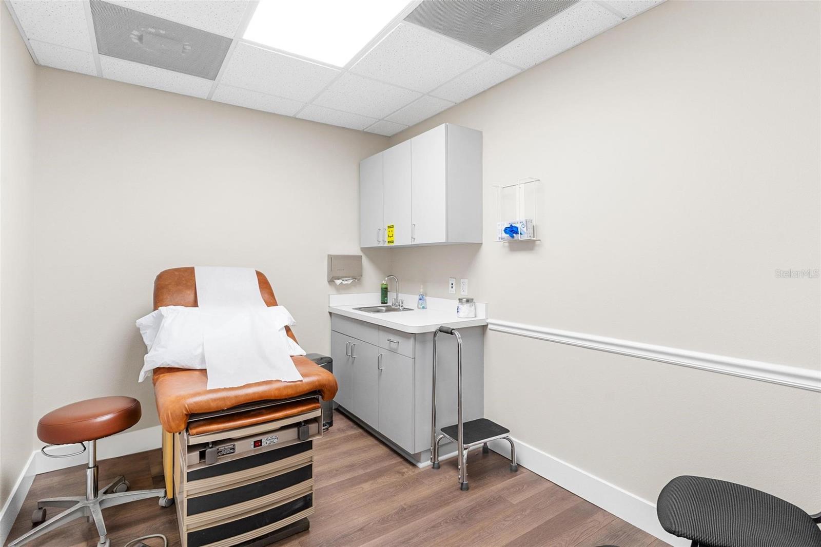 Image 14 of 33 For 920 Rolling Acres Road 201