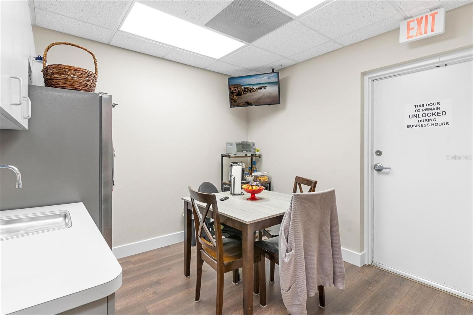 Image 18 of 33 For 920 Rolling Acres Road 201