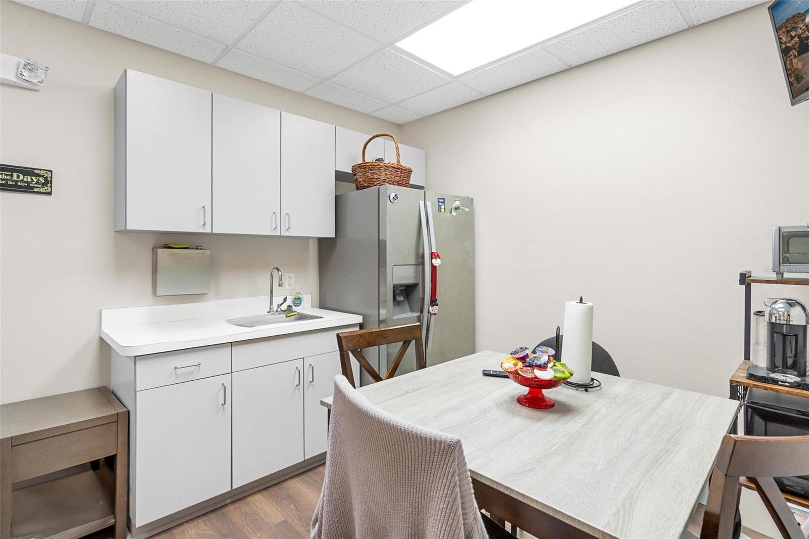 Image 19 of 33 For 920 Rolling Acres Road 201