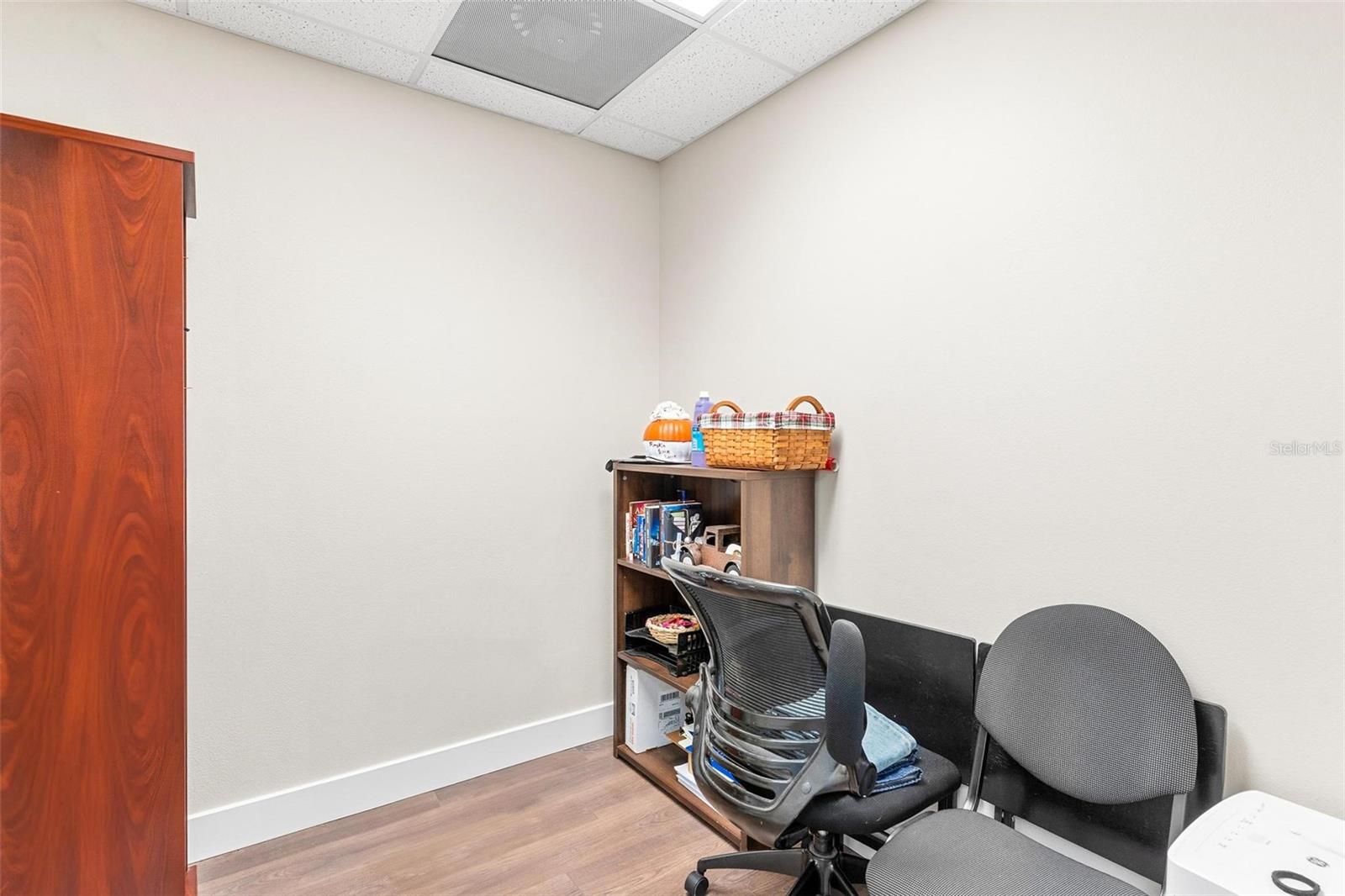 Image 25 of 33 For 920 Rolling Acres Road 201