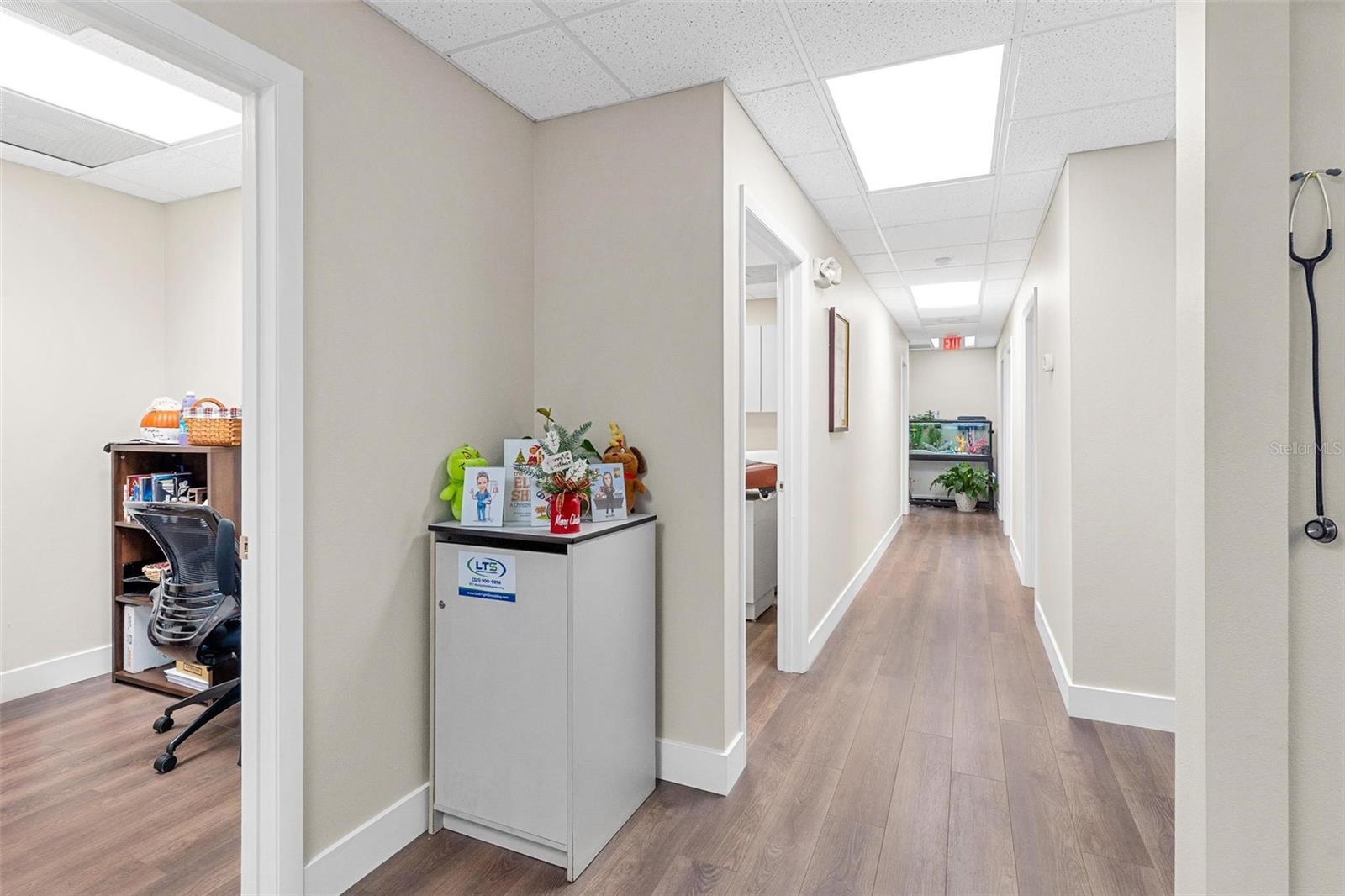 Image 9 of 33 For 920 Rolling Acres Road 201