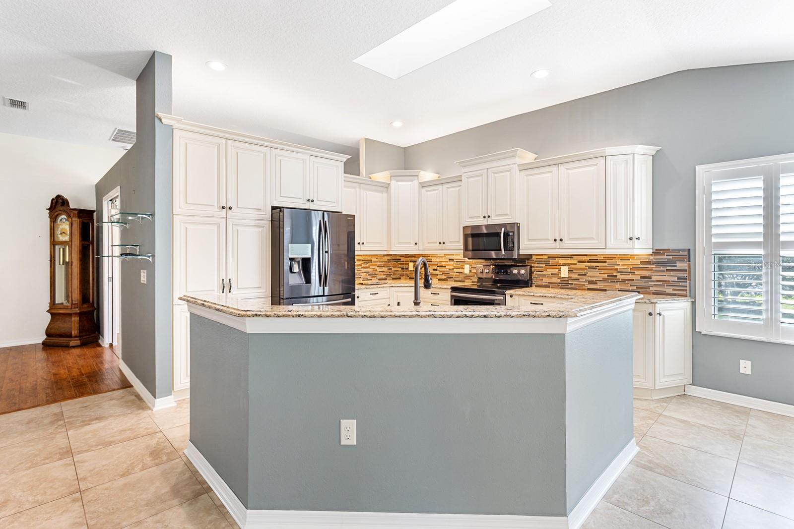 Image 13 of 37 For 602 Juanita Court