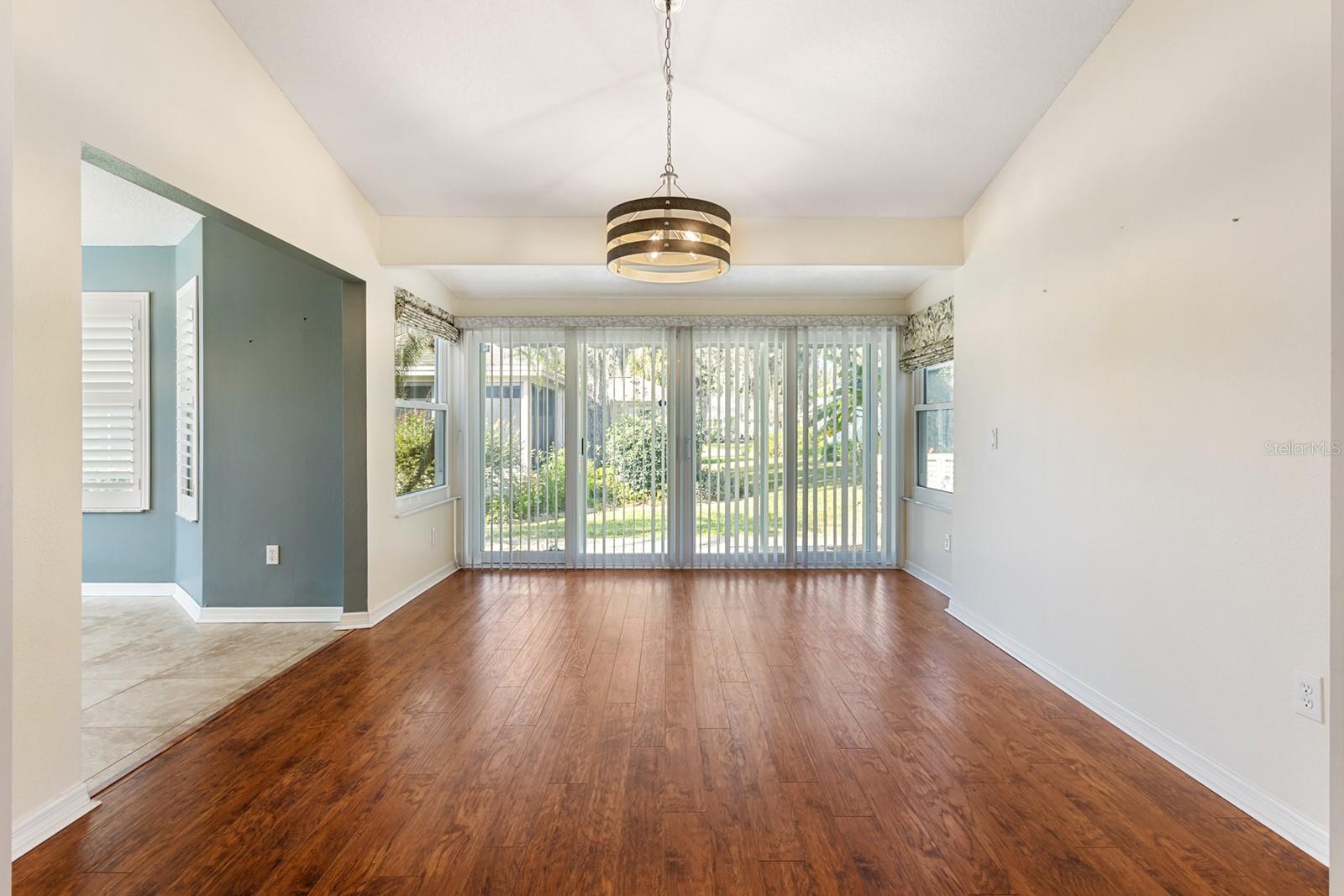 Image 15 of 37 For 602 Juanita Court