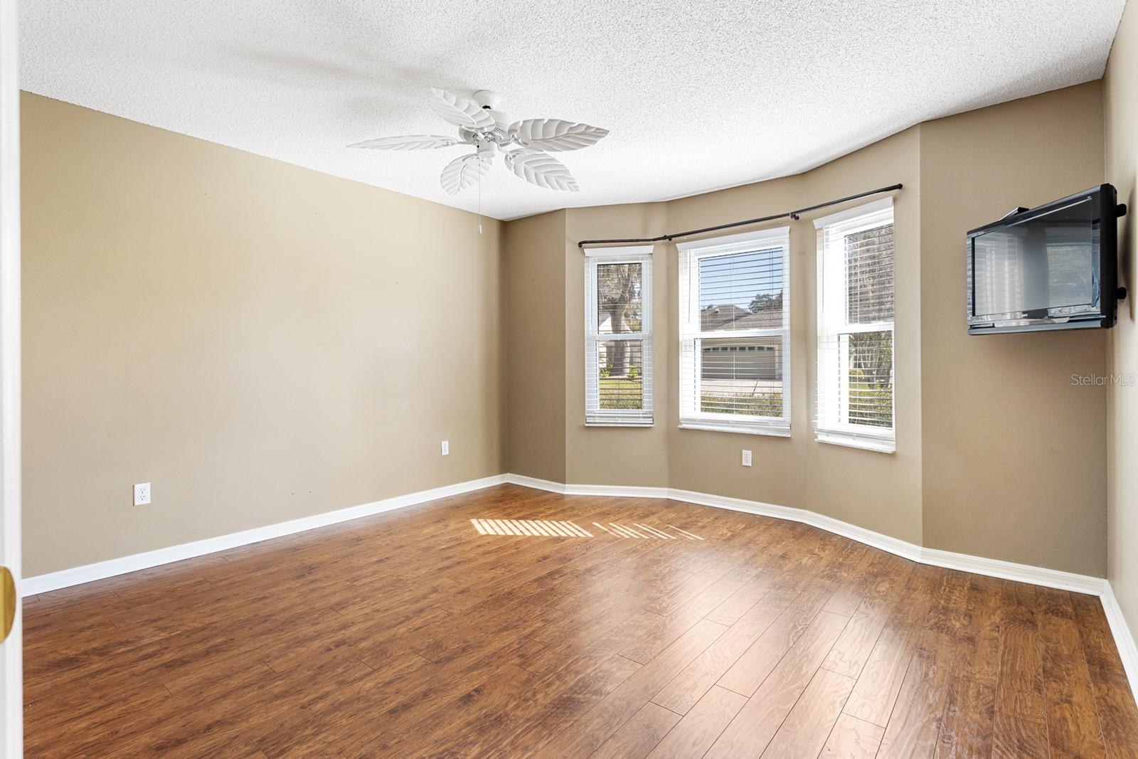 Image 23 of 37 For 602 Juanita Court