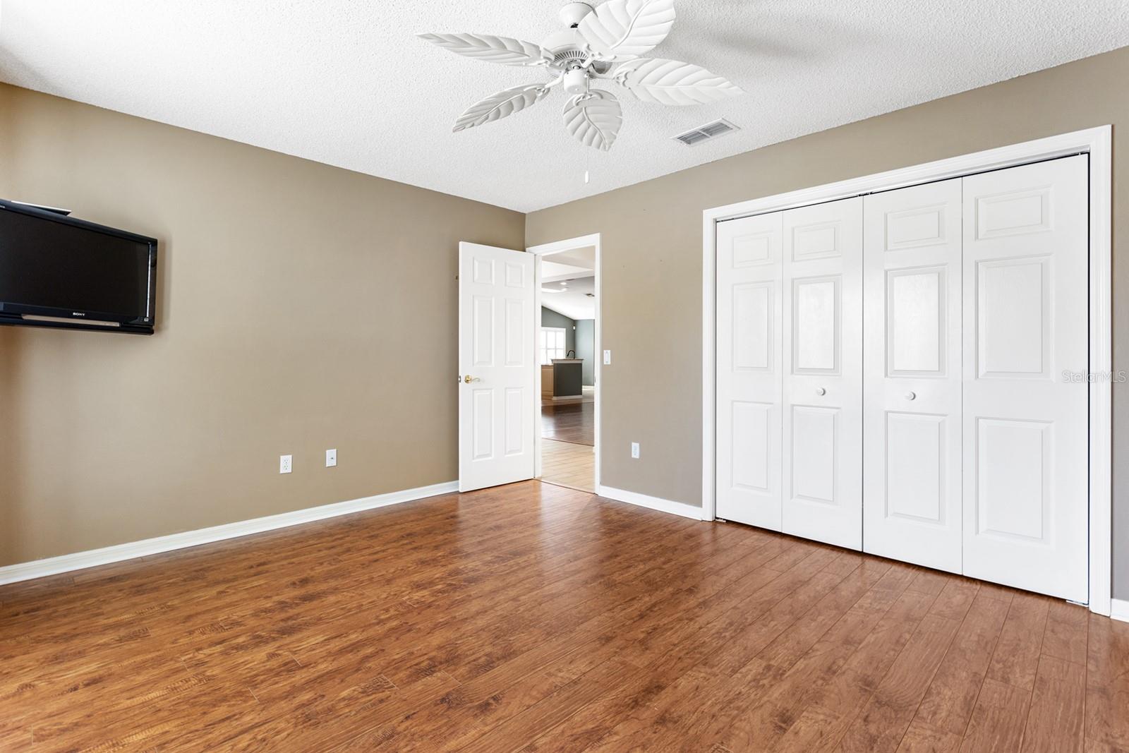 Image 24 of 37 For 602 Juanita Court