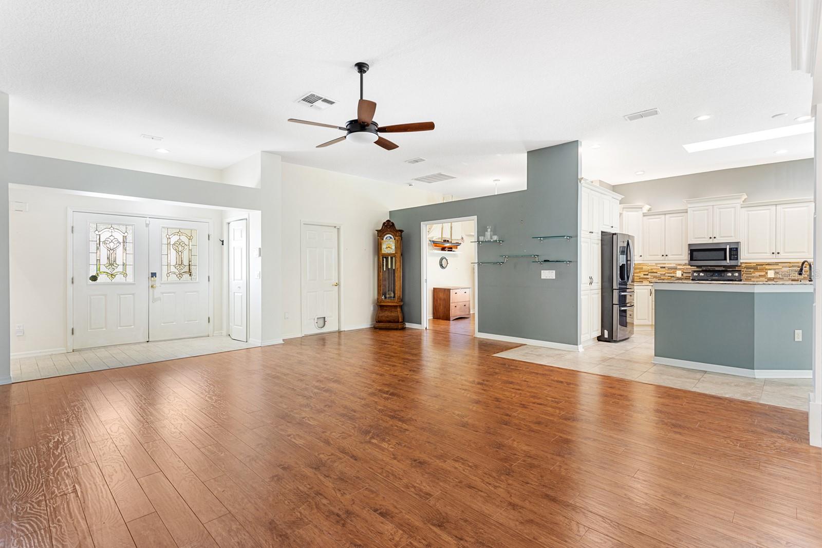 Image 6 of 37 For 602 Juanita Court