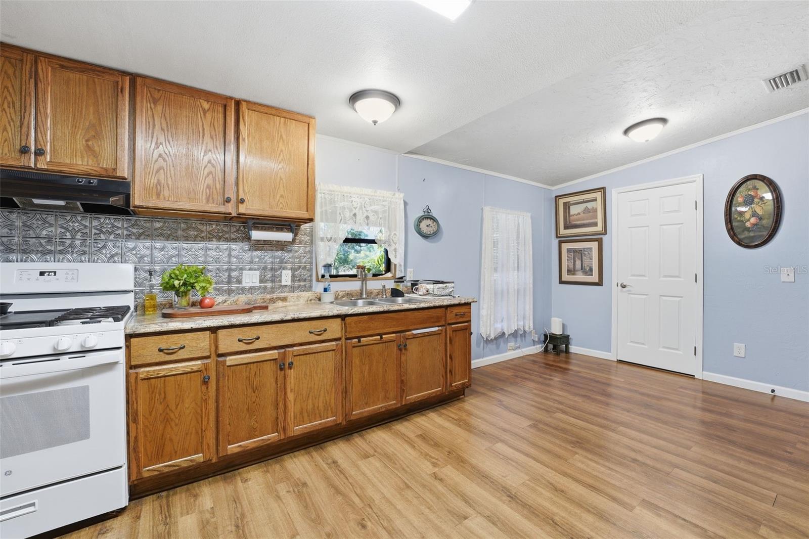 Image 12 of 50 For 1135 Pine Creek Avenue