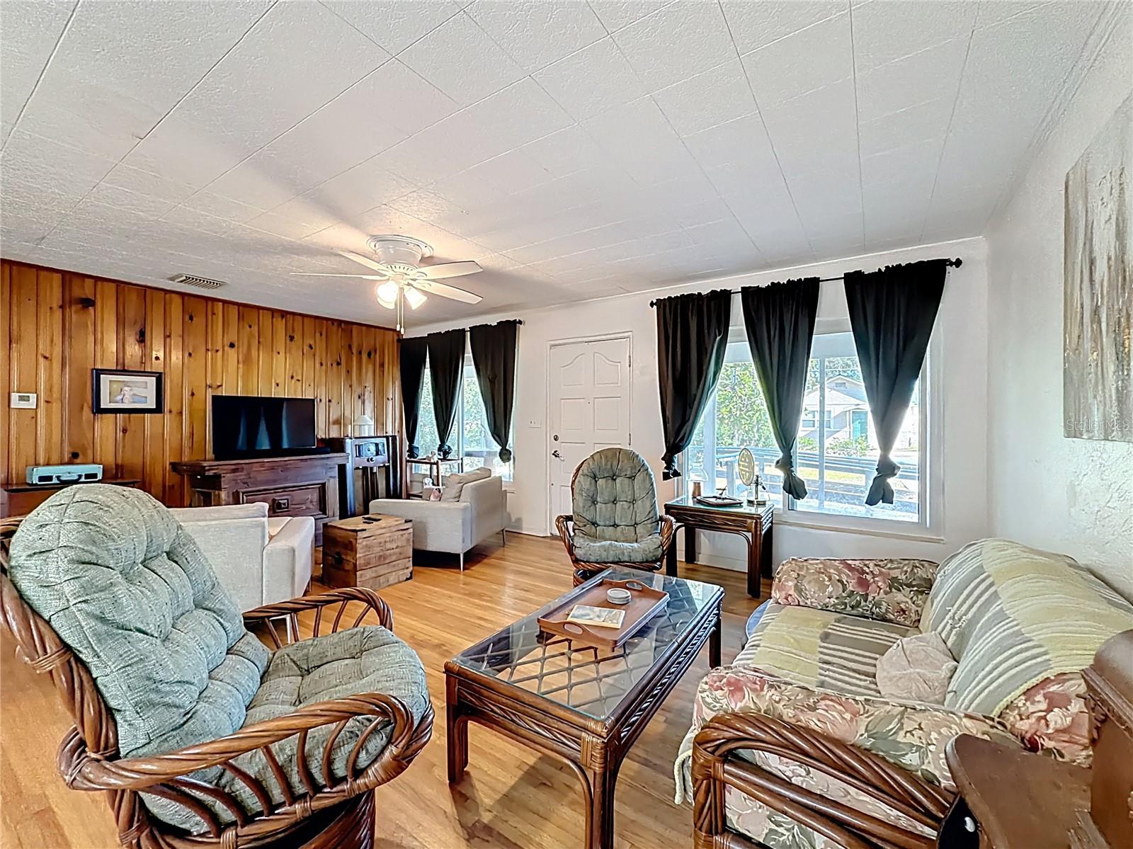 Image 12 of 27 For 114 Park Avenue