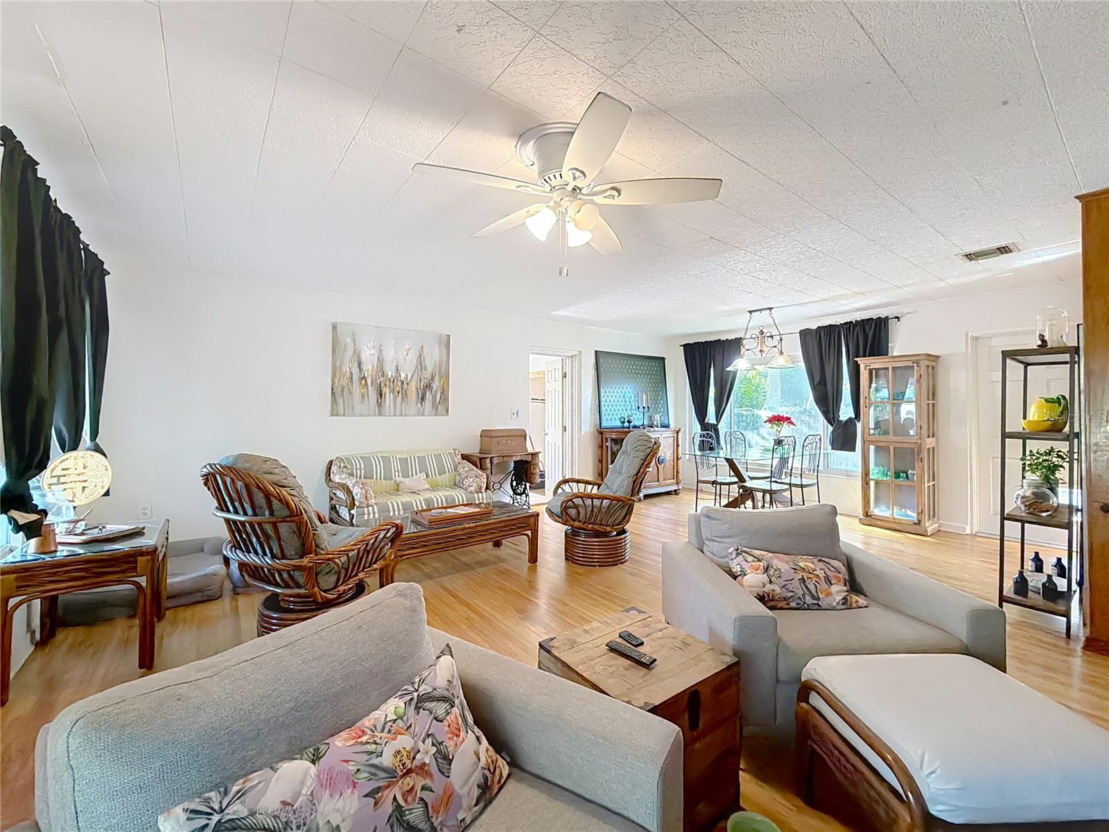 Image 14 of 27 For 114 Park Avenue