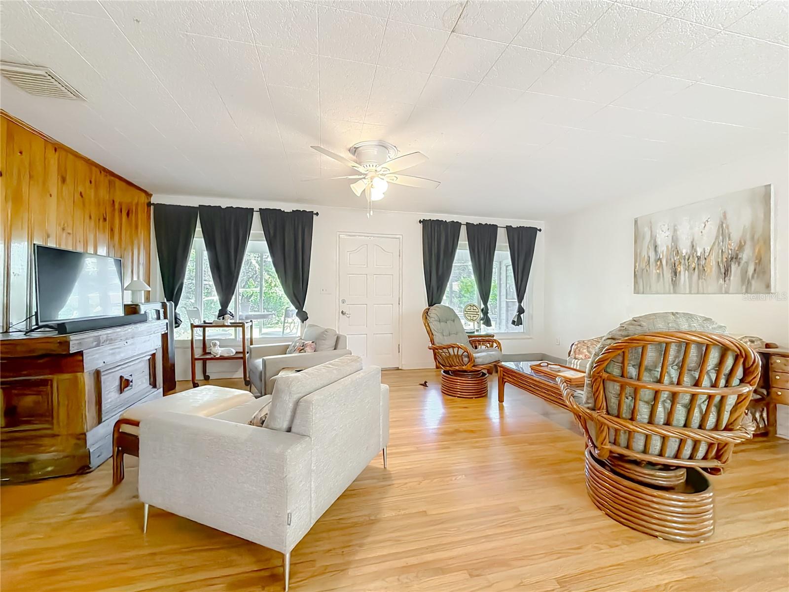 Image 9 of 27 For 114 Park Avenue