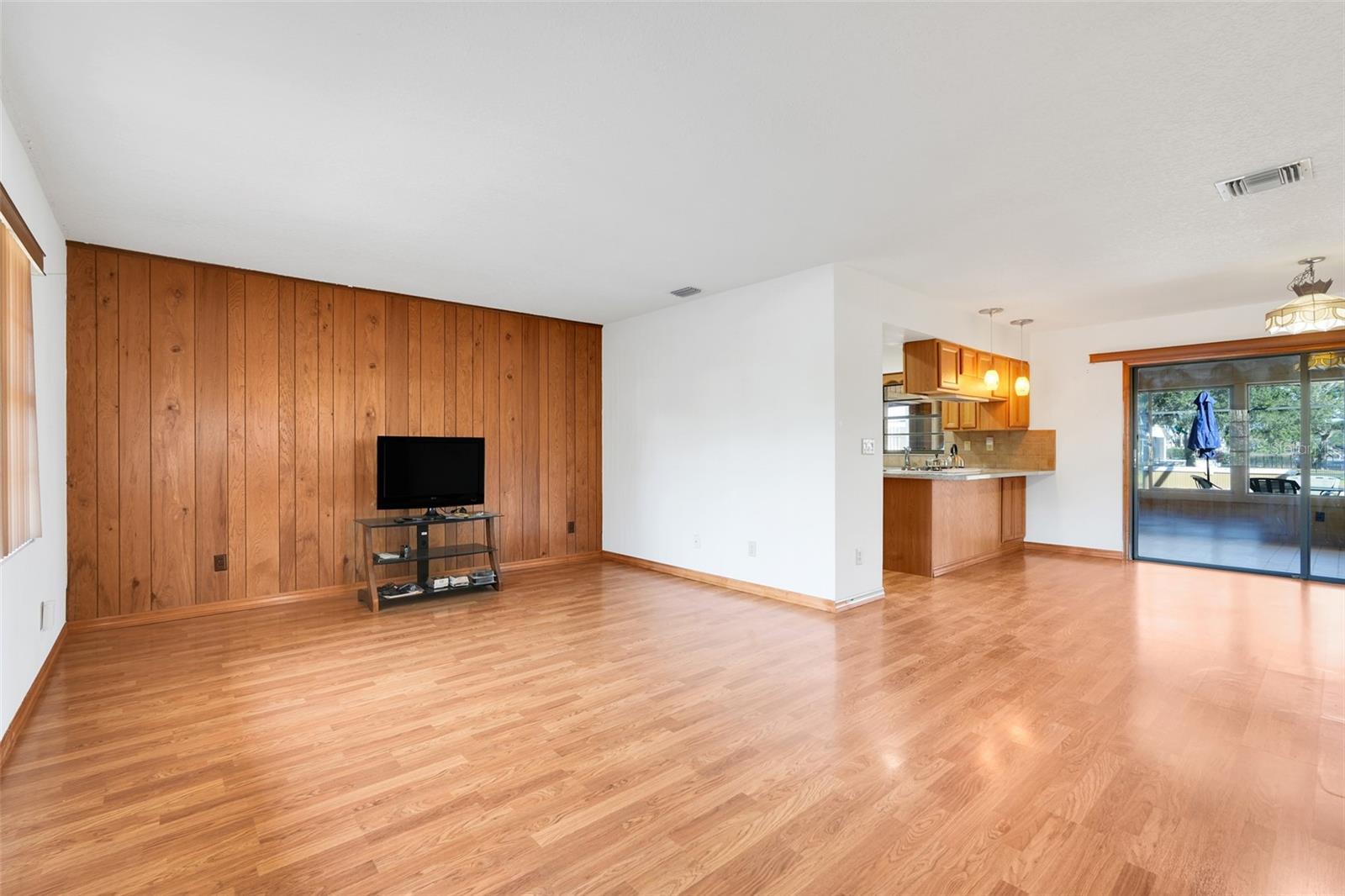 Image 10 of 51 For 940 Johnson Drive