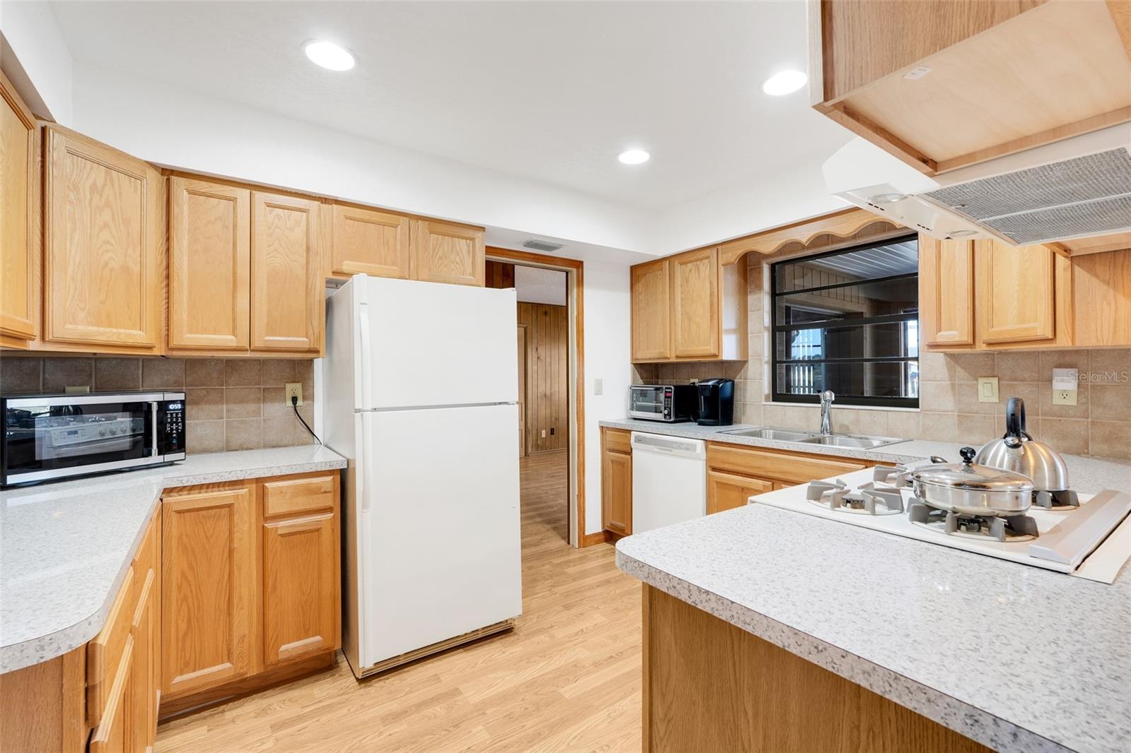 Image 14 of 51 For 940 Johnson Drive